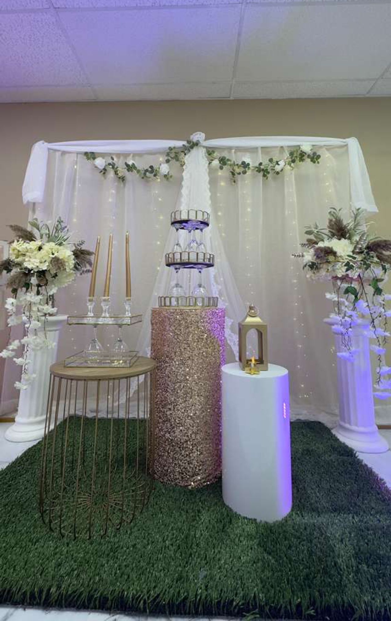 Elegant White & Gold Setup